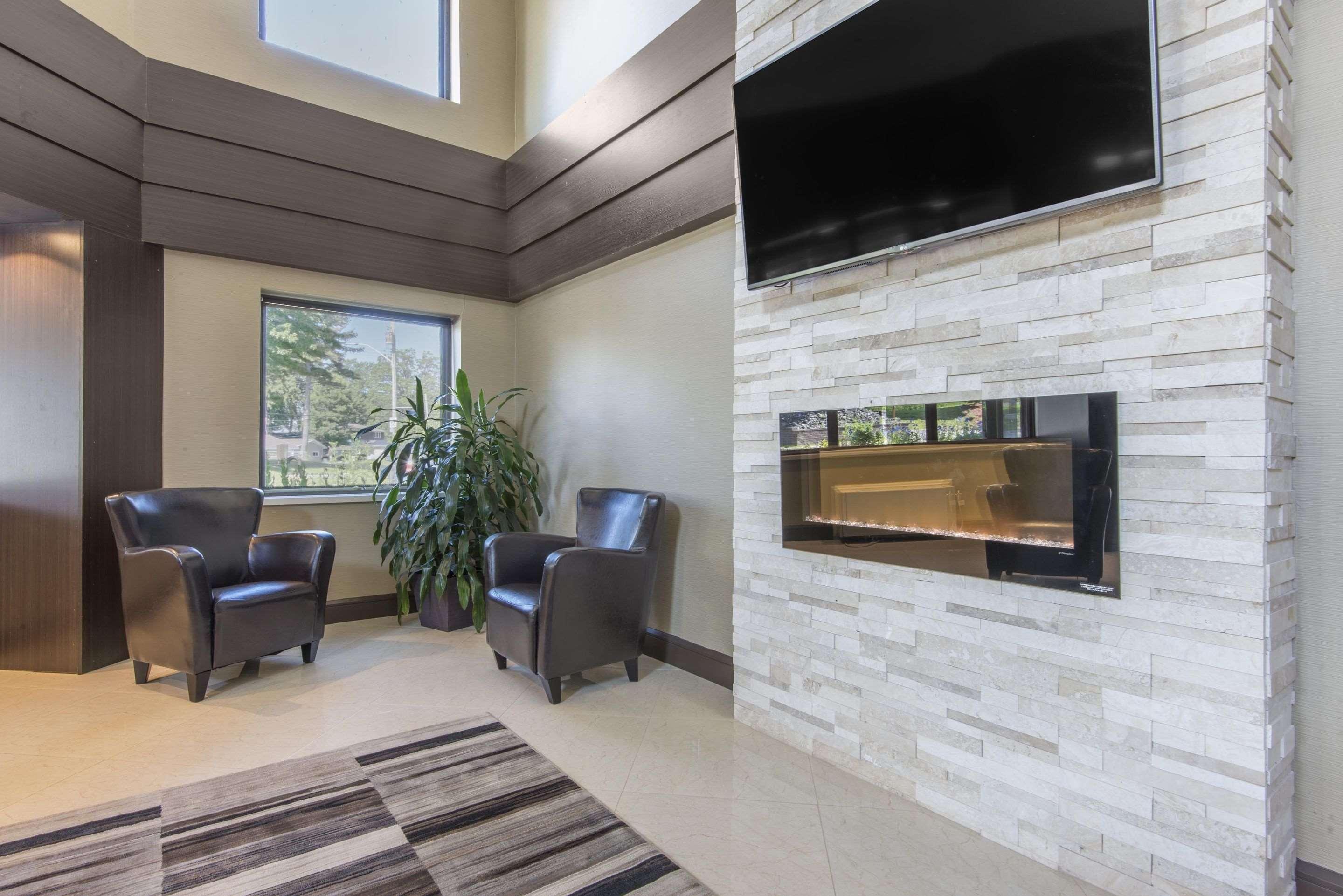 Comfort Lakeshore Inn 2*