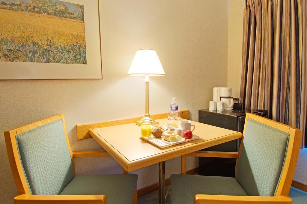 Comfort Lakeshore 2*