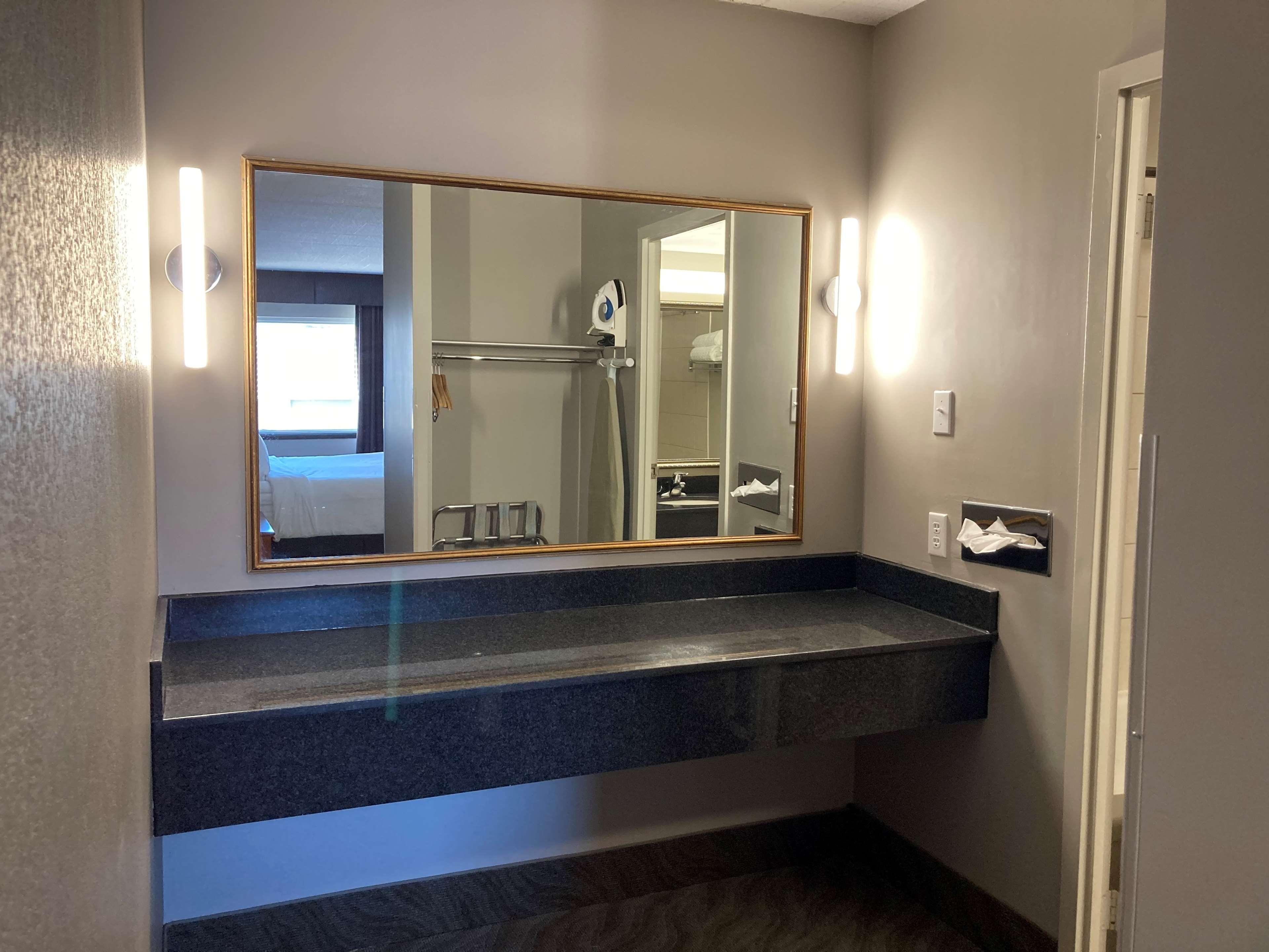 Hotel Western & Conference Centre 3*