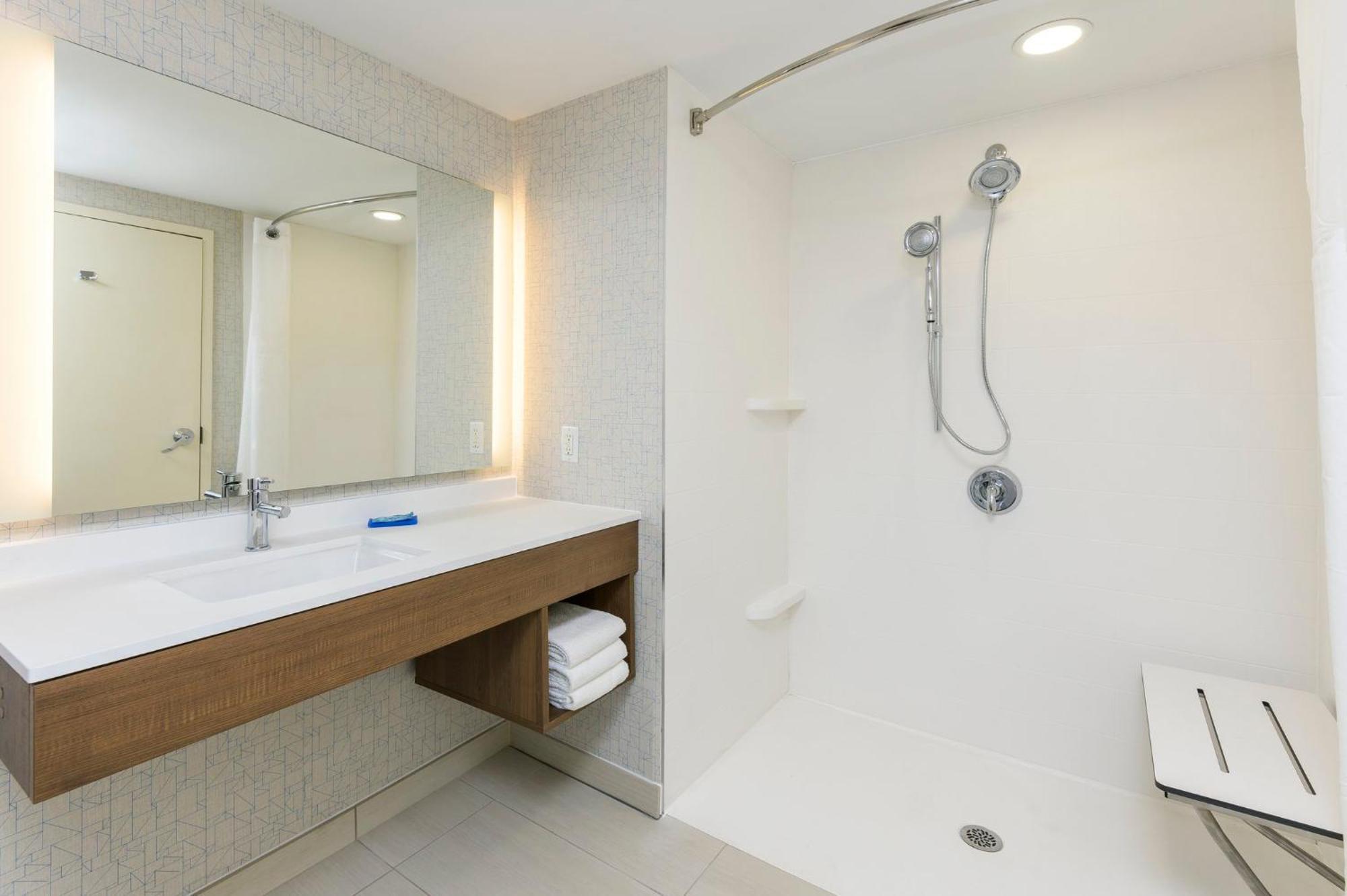 Express & By Ihg 3*