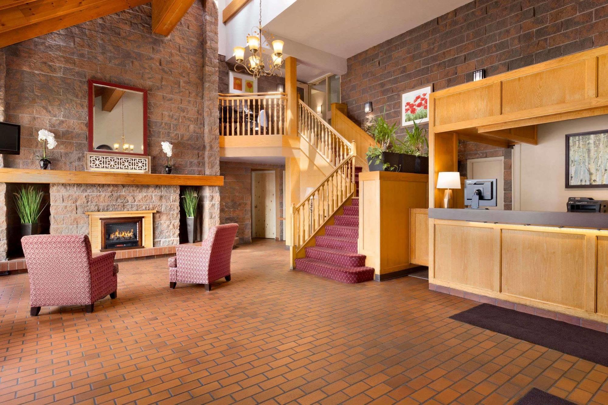 Motel Travelodge By Wyndham Lakeshore 2*