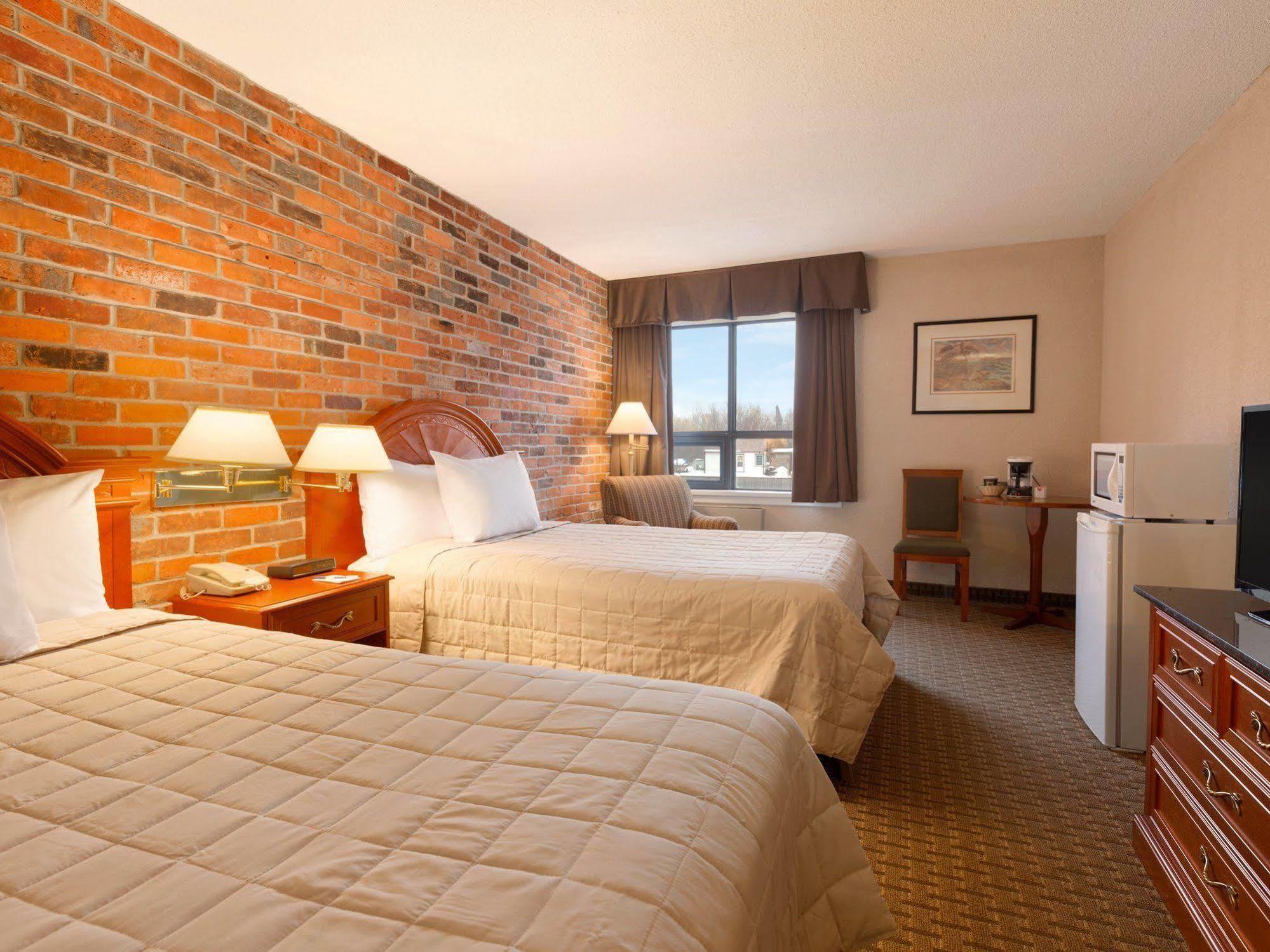 Motel Travelodge By Wyndham Lakeshore North Bay