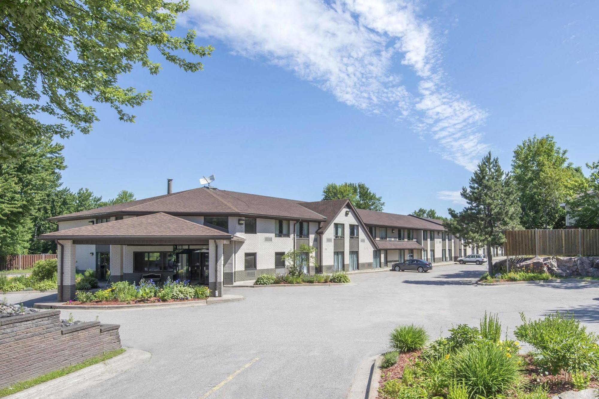 Comfort Lakeshore Inn 2*